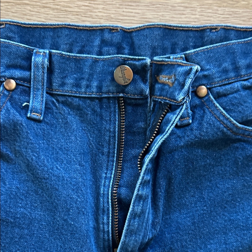 Wrangler 34x30 Men's Straight Jeans in Dark Blue Denim- EUC - Picture 2 of 6